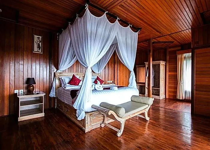Munduk Menir Hotel 3*