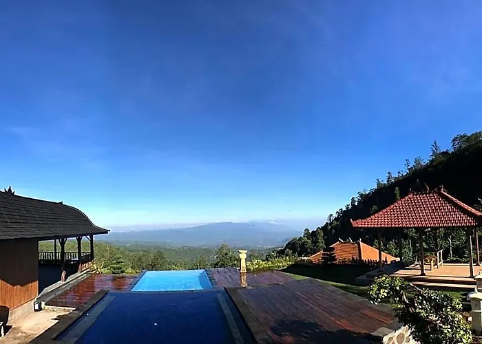 Munduk Menir Hotel 3*
